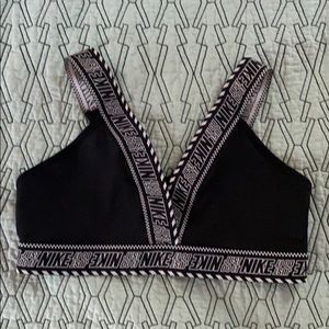NIKE // Racer-back sports bra